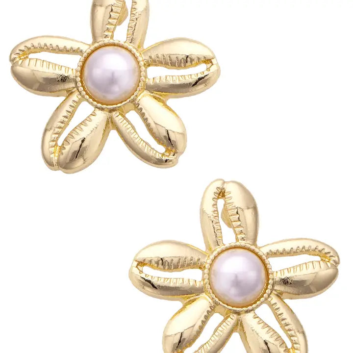 Shell Flower Stud Earrings in Shiny Gold