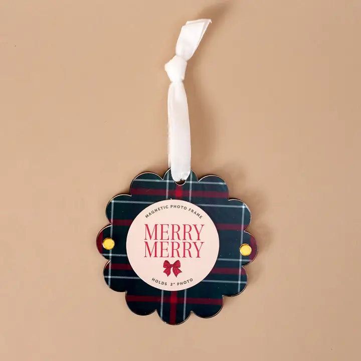 Evergreen Scallop Round Picture Ornament