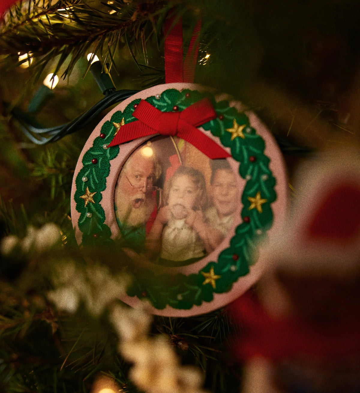 Wreath Embroidered Frame Ornament